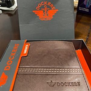 Dockers wallet